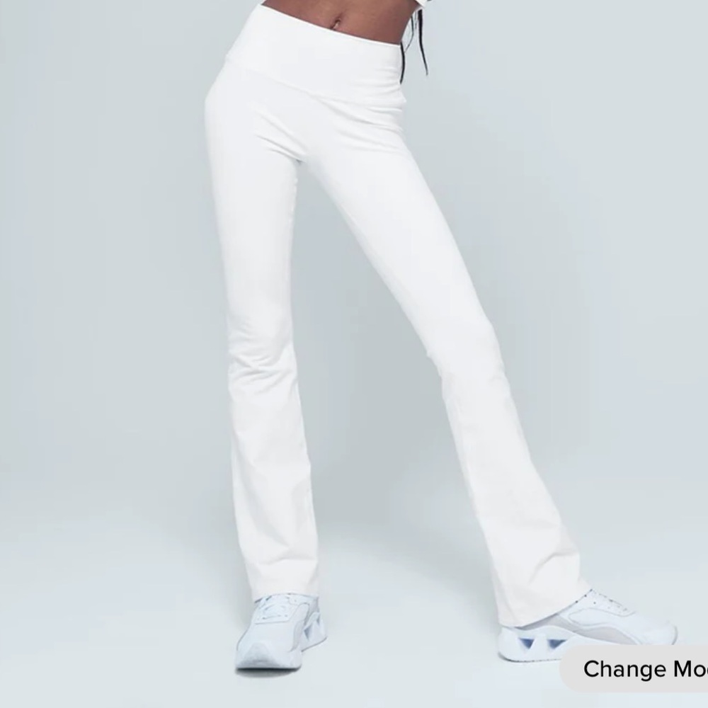 Brand new Alo Airbrush legging size Small in white